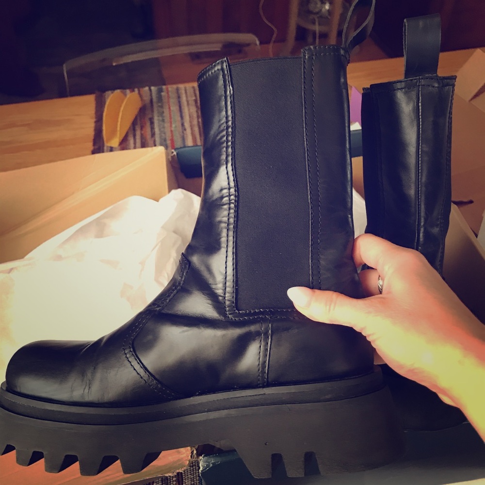 Zara Black Leather track sole ankle boots US 8